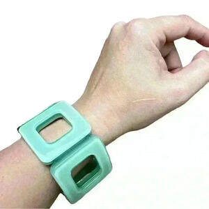 Mod geometric mint green stretchy acrylic bracelet NWOT